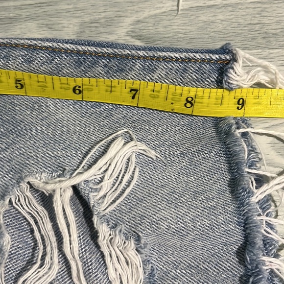 Levi’s premium denim shorts - Picture 8 of 8